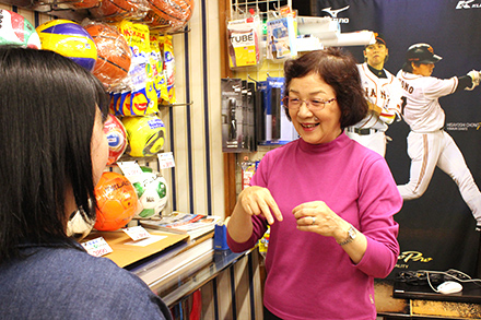 手話通訳士がいるスポーツ店！手話通訳士・大河内妙子